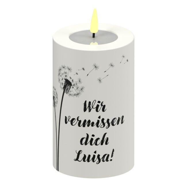 Goodtimes LED Stumpenkerze Pusteblumen Wir vermissen dich + Name